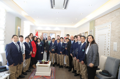 Sidney’deki Türk Okulu Öğrencileri Vali İlhami Aktaş’ı Ziyaret Etti