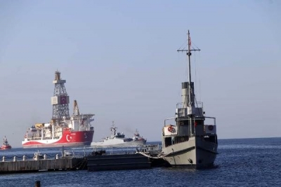 Sondaj Gemisi 'Kanuni', Çanakkale Boğazı'nı Geçiyor