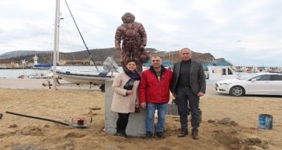 Süngerci Heykeli, Gökçeada'daki Yerini Aldı