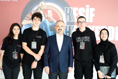 Turan TEDX’te öğrencilerle buluştu