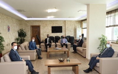 Vali Aktaş, ÇOMÜ Rektörü Sedat Murat’ı Ziyaret Etti