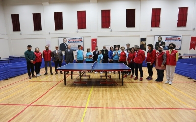Vali Aktaş, Masa Tenisi Turnuvası’nda Özel Sporcularla Bir Araya Geldi