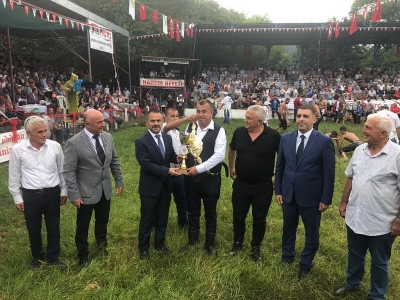 Vali İlhami Aktaş, Tarihi Çardak 288. Geleneksel Yağlı Pehlivan Güreşlerini İzledi