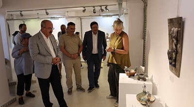 Vali Toraman'dan 'Göksel Yolcular' Seramik  Sergisine Ziyaret