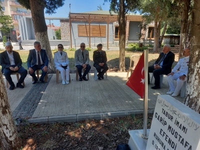 Vali Vekili Duran'dan Kurban Bayramı Nedeniyle Hastane Bayırı Şehitliği ve Şehit Ailesine Ziyaret