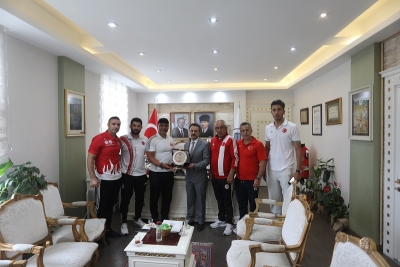 Yıldızlar Boks Milli Takım Antrenörlerinden Vali Aktaş’a Ziyaret