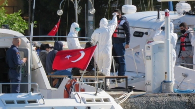 Yunan Sahil Güvenliği'nin Ölüme Terk Ettiği Göçmenler Kurtarıldı 